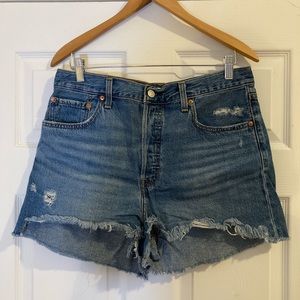 Levi’s Ribcage Shorts - size 32